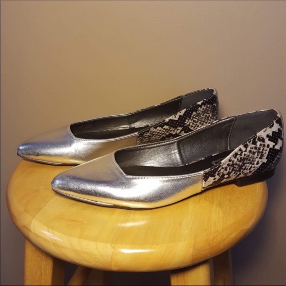 Circus by Sam Edelman pointy toed flats size 6M
